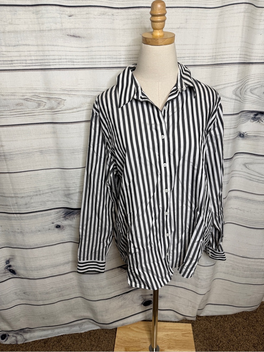 Lands' End Women's Gray & White Vertical Stripe Button-Down Shirt